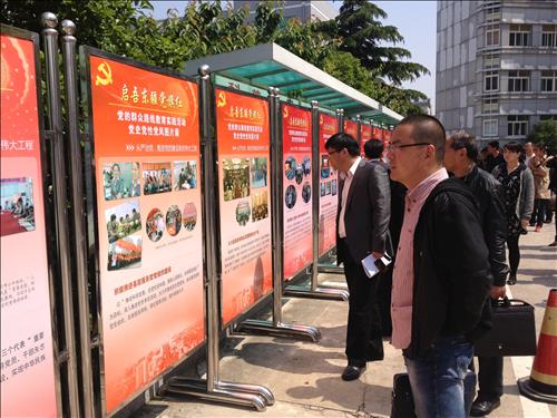 汇龙镇：生动的室外党课