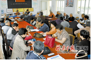 汇龙镇离退休干部党支部举办健康知识讲座