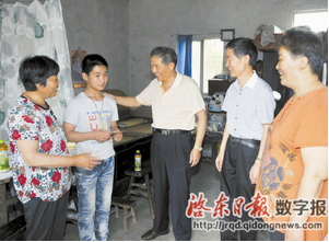 汇龙镇老干部资助贫困生
