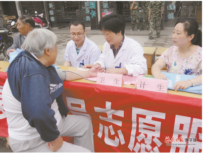 汇龙镇社区服务中心开展健康体检