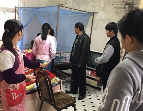 汇龙镇东郊村第三网格开展志愿慰问活动