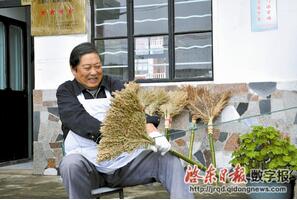 “快板大王”黄建荣跨界献爱心